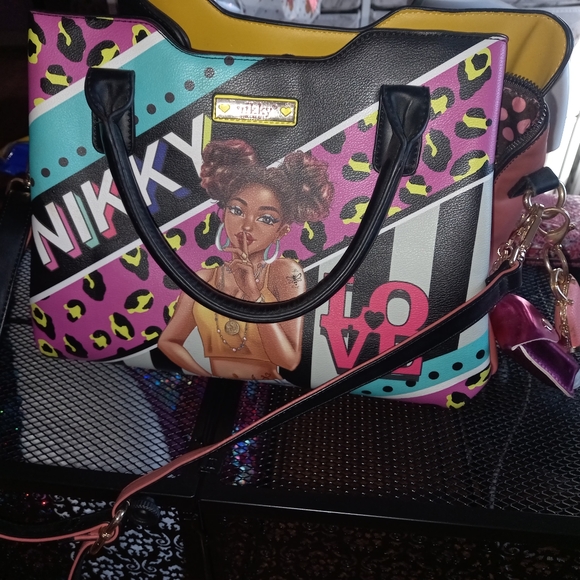 Handbag - Picture 3 of 6